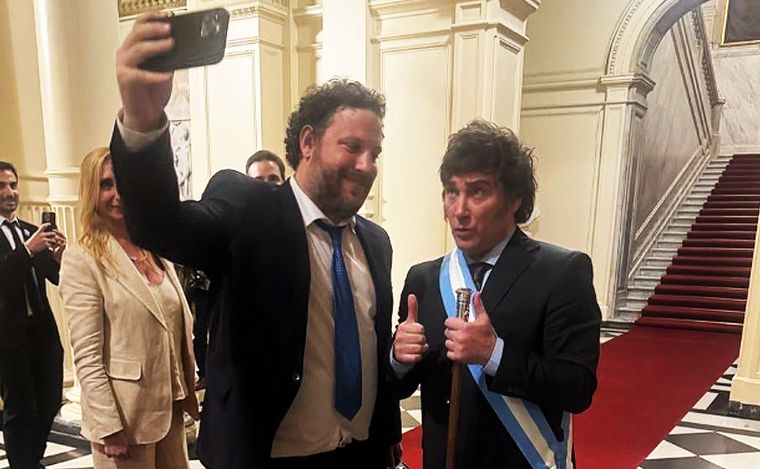 Oría, funcionario del gobierno, realiza una película de la llegada de Milei al poder.