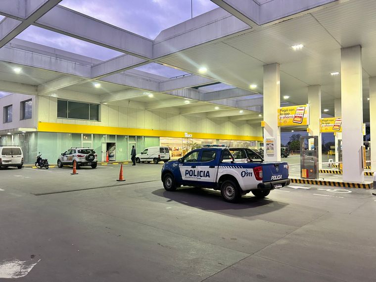 Asaltaron, golpearon y le robaron el arma a un efectivo en Córdoba