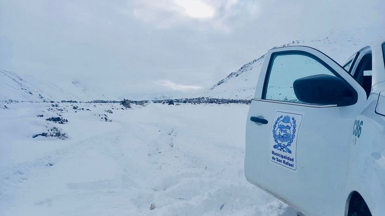 Varias familias fueron asistidas por intensas nevadas en San Rafael y Malargue