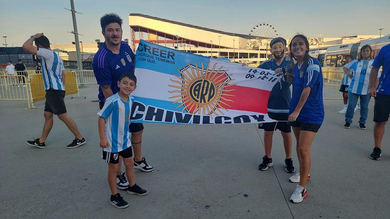 Los hinchas argentinos ya llenan el MetLife Stadium de New York.