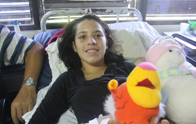 Micaela se recupera en casa de una tía, con el sueño de llegar a ser policía.