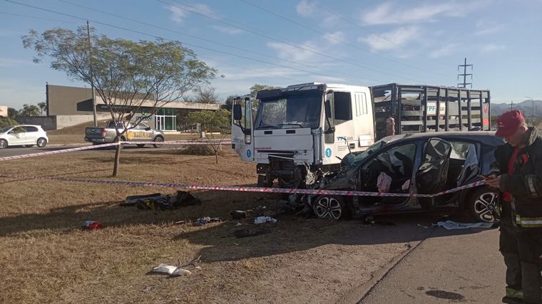 Accidente en el ingreso a Villa Allende. (Foto: Gonzalo Carrasquera/Cadena 3)