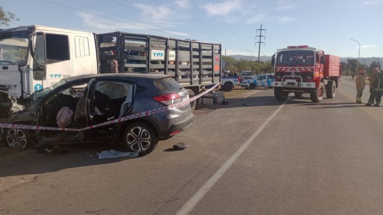 Accidente en el ingreso a Villa Allende. (Foto: Gonzalo Carrasquera/Cadena 3)