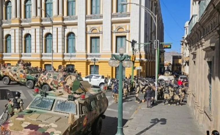 El Gobierno de Bolivia denuncia un intento de golpe de estado.