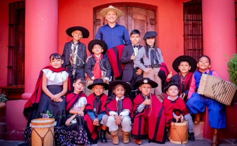 Reconocen a Christian Herrera por su aporte a la cultura. (Foto: Diputados Salta)