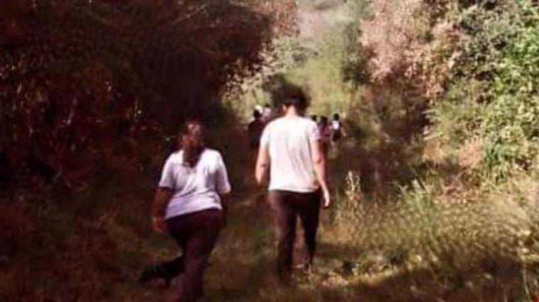 Caso Loan: Hallan una remera con sangre y un balde en el naranjal donde desapareció