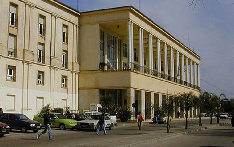 Gremio docente universitario anuncia suspensión de toma de exámenes en julio