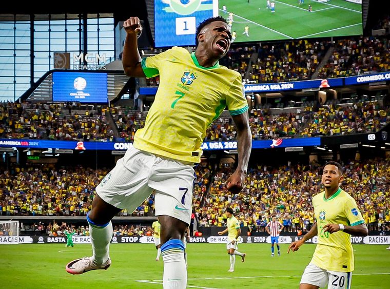 Doble pared y definición: el golazo de Vinicius para abrir el partido