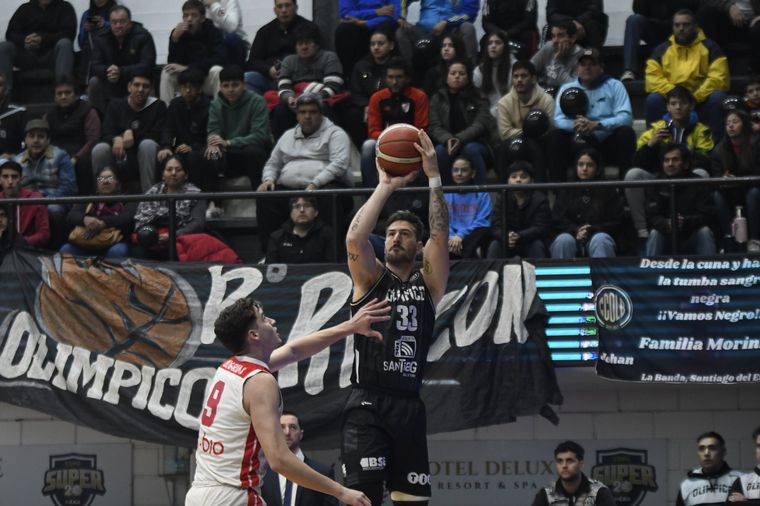 Nicolás Romano fue la figura del juego. (Foto: Prensa Olímpico)