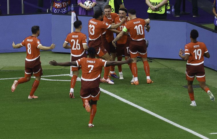 Suiza venció 2-0 a Italia y se metió en cuartos de final. 