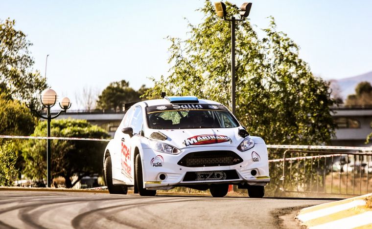 Alonso ganó los dos tramos del sábado con su Ford Fiesta R5