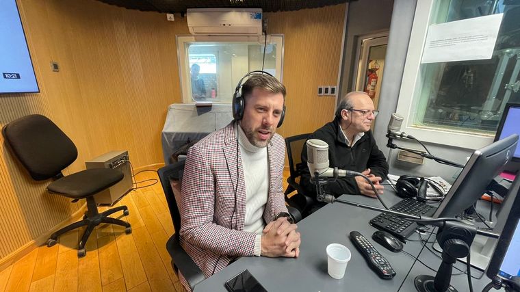 El abogado especialista en grooming Hernán Navarro visitó Cadena 3.