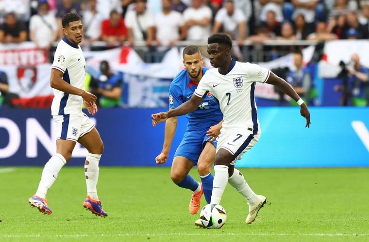 Con Bellingham como héroe, Inglaterra le ganó a Eslovaquia y se metió en cuartos