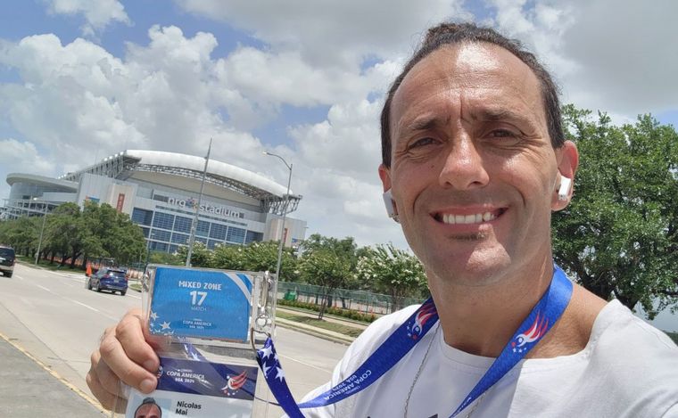 Nicolas Mai llegó a Houston para seguir de cerca a la selección en cuartos de final. 