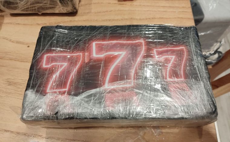 Desarticulan banda que traía 30 kilos de cocaína pura y usaba taxi rosarino.