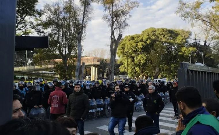 Tensión en el INTI por los despidos en todo el país. (Foto: NA)