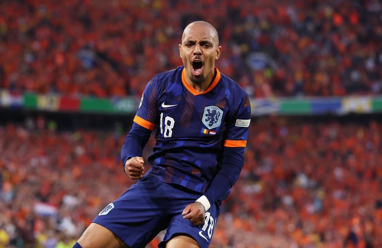 Países Bajos está en cuartos de final tras ganarle a Rumania. Foto: @SC_ESPN