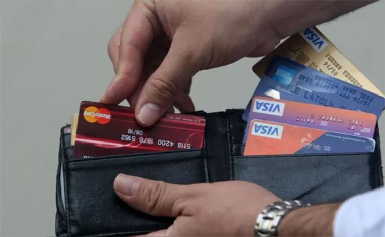 Deuda para pagar deuda: el flagelo de la recesión que impacta en los rosarinos.