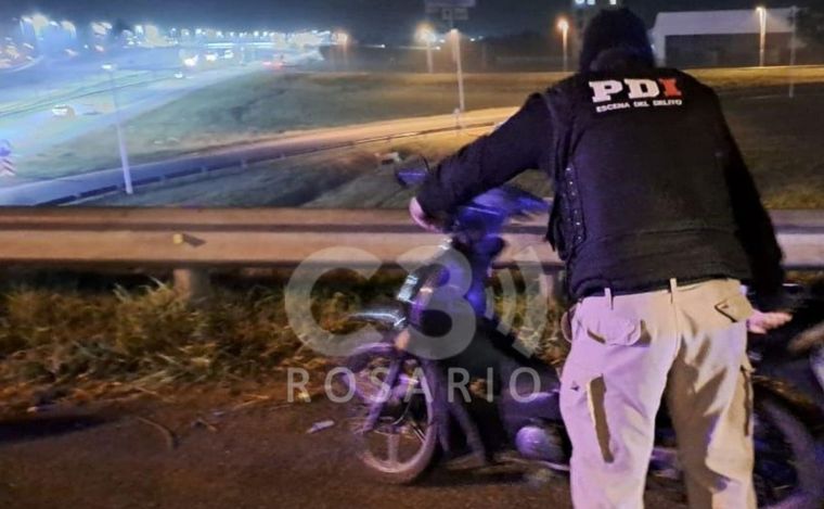 La motocicleta que fue encontrada junto al cuerpo hallado.