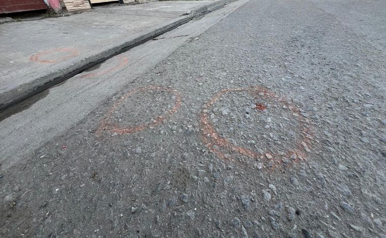 Sangriento enfrentamiento de bandas en barrio Maldonado: un muerto y un herido.