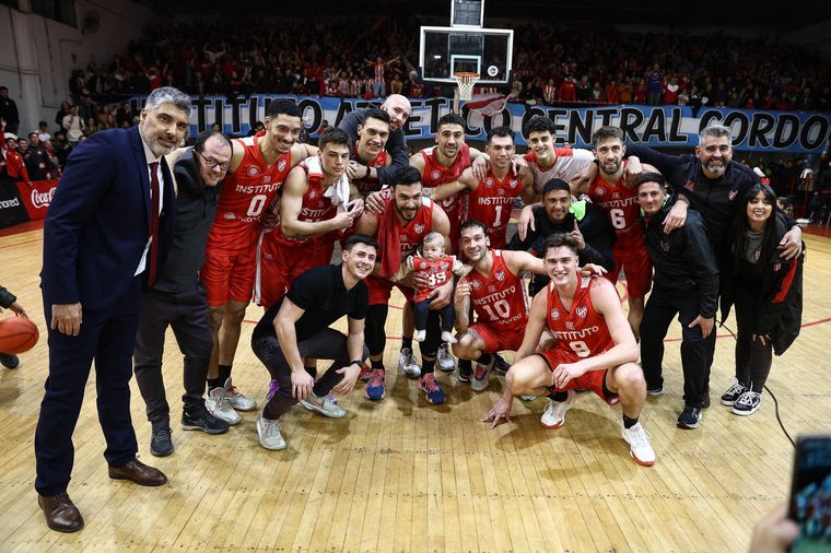 El plantel de Instituto celebra el pase a la final. (Foto: Gentileza prensa IACC)