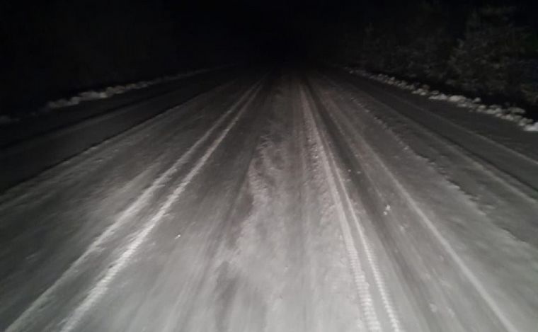 Así amanecieron las rutas cordilleranas de Río Negro. (Foto: gentileza)