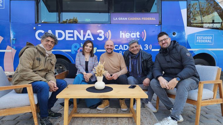 Viva la Radio transmite desde la Plaza San Martín por el cumpleaños de Córdoba.