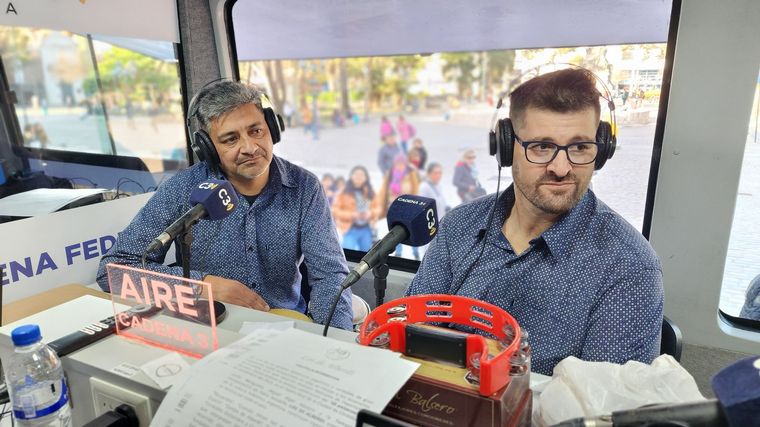 Viva la Radio transmite desde la Plaza San Martín por el cumpleaños de Córdoba.