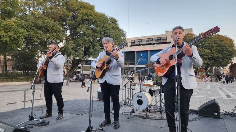 Viva la Radio celebra desde la Plaza San Martín. 