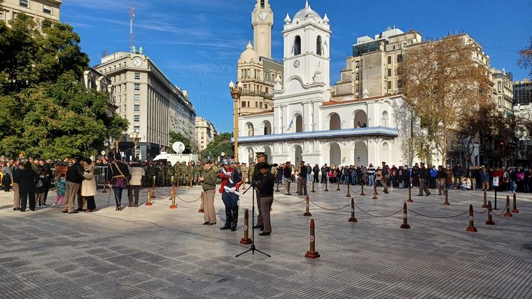 Cambio de guardia en Plaza de Mayo. 