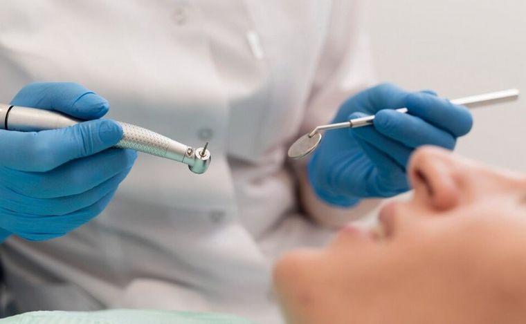 Expertos buscan reemplazar la utilización del torno en las prácticas odontológicas