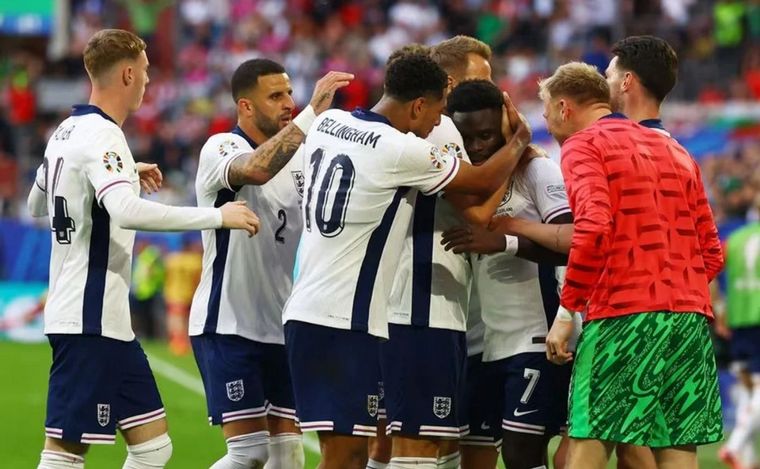 Inglaterra no se lució en el juego, pero pasó a semis tras ganar en los penales. 