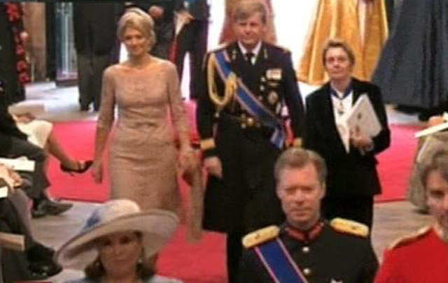 Máxima y Guillermo de Holanda ingresan a la Abadía (Imagen de TV).