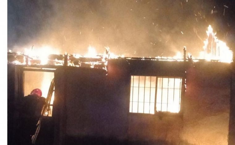 Murió un hombre de 63 años en un feroz incendio en Córdoba