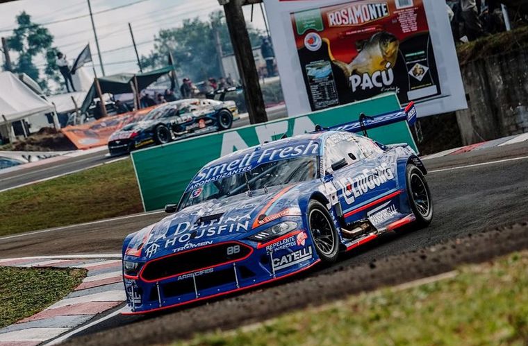 Trosset, el luchador y su arma invencible en tierra colorada