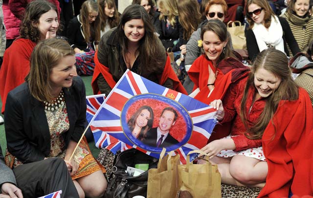 Los ingleses hicieron una larga vigilia para ver a los novios ingresar a la Abadía de Westminster.