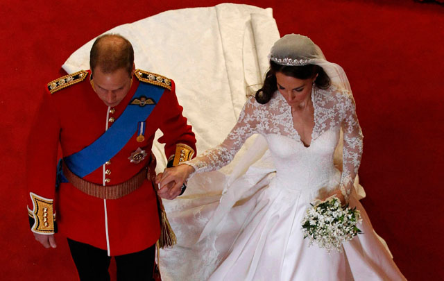 William y Kate se retiran de la Abadía de Westminster, ya como marido y mujer.