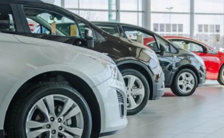 Bajaron los precios de los autos en dólares.