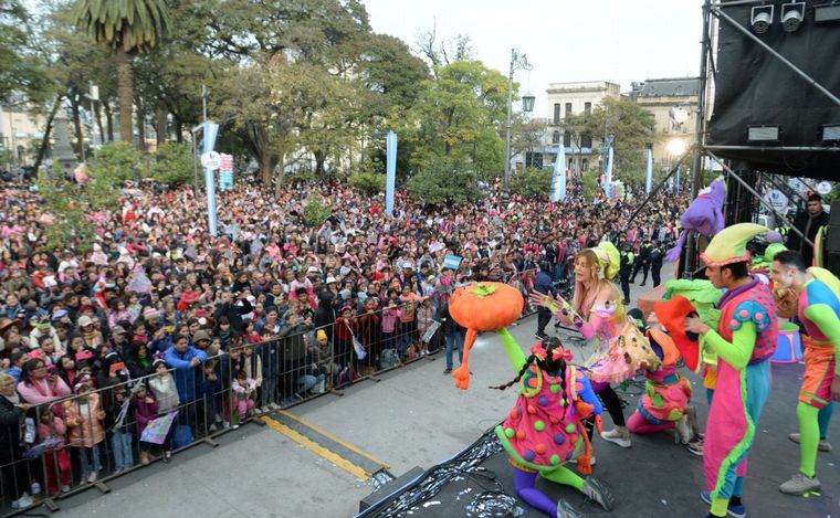 Una multitud en la celebración de la independencia. (Foto:Gobierno de Tucumán)