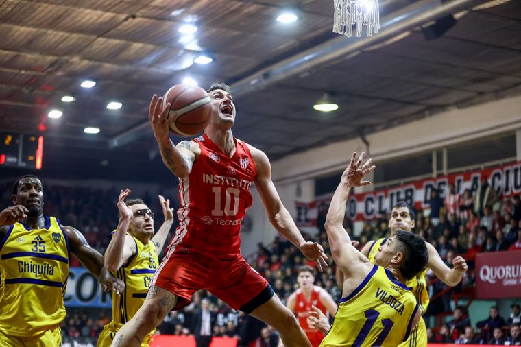 La polenta del uruguayo Nicola Pomoli para encarar el aro. (Foto: IACC)