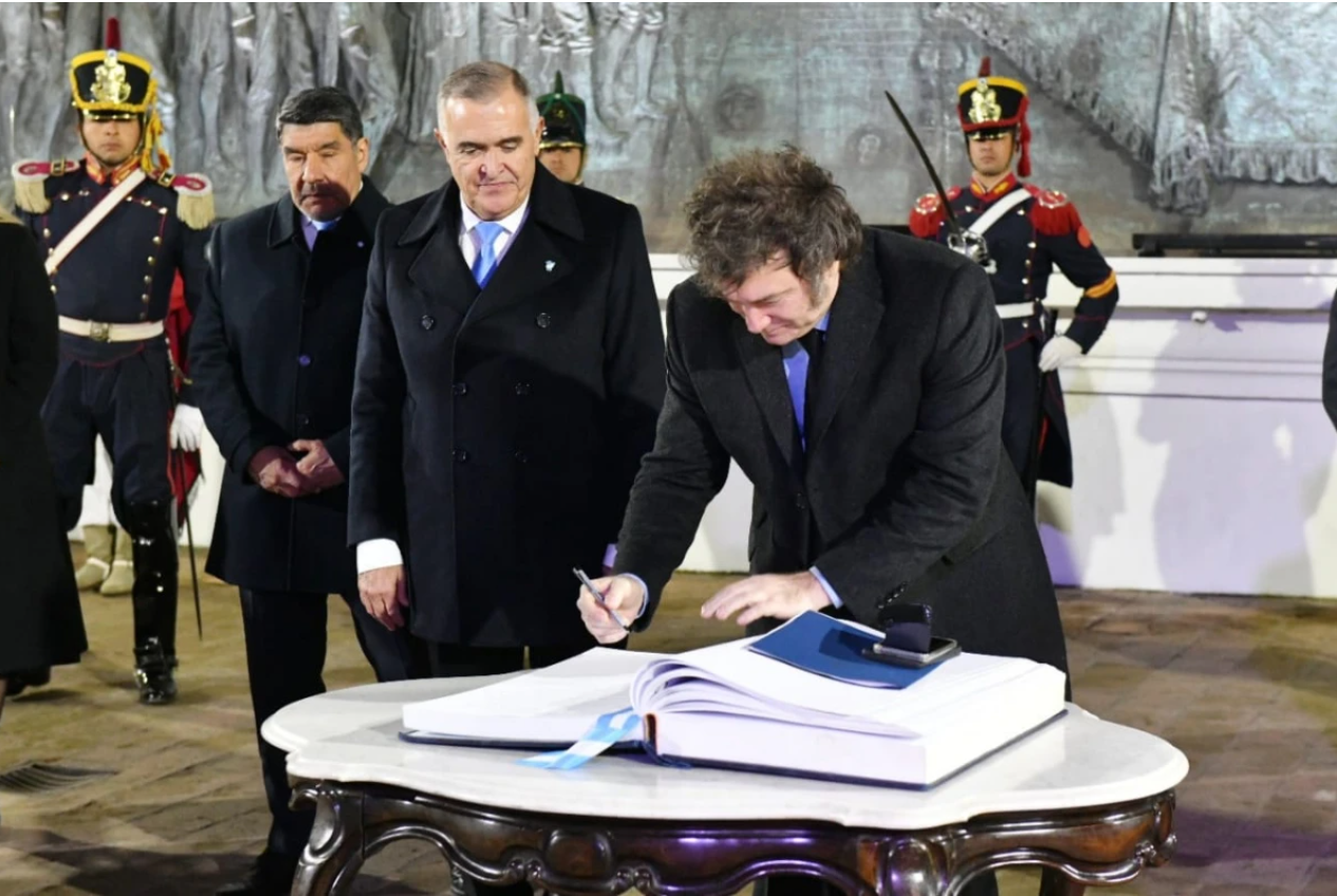 Las fotos que dejó el pacto de mayo en Tucumán (FOTO: La Gaceta de Tucumán)