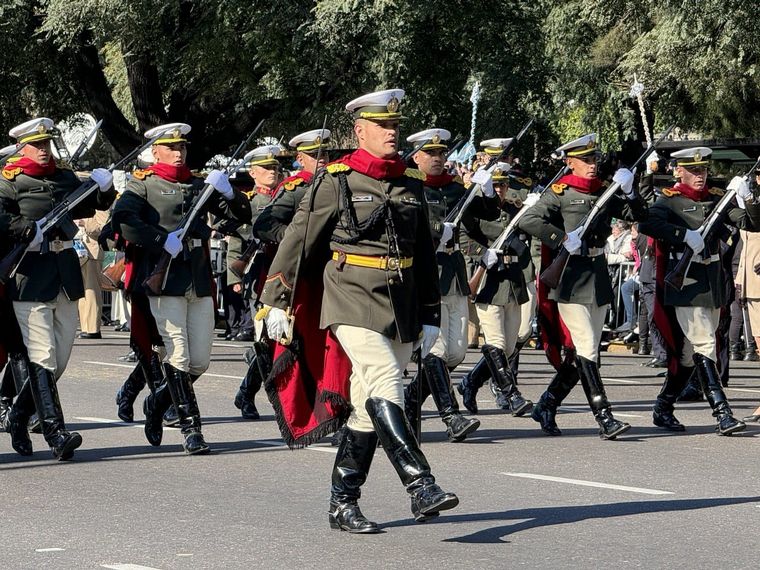 Milei asiste al desfile militar en el Día de la Independencia
