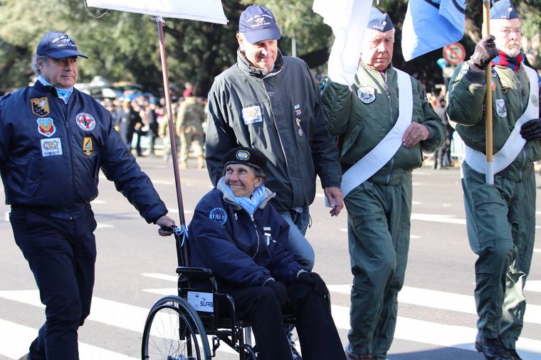 Milei asiste al desfile militar en el Día de la Independencia