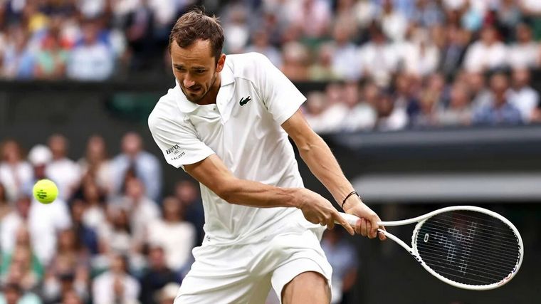Madvedev avanzó de ronda en Wimbledon