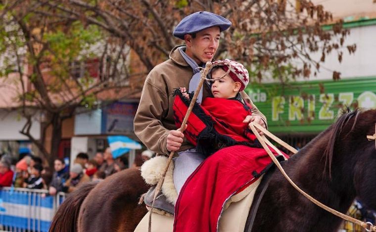 Así fue el desfile por el Día de la Independencia en Río Tercero. (Foto/Gob. Córdoba)