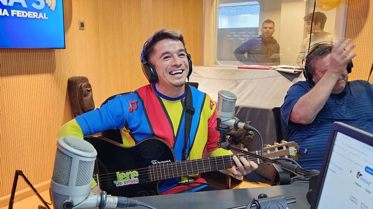 Jere Fijo divirtió a todos y convirtió los estudios de Cadena 3 en una