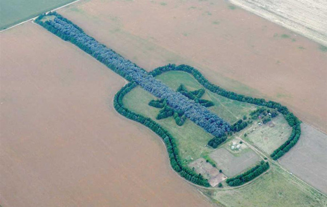Una guitarra de un kilómetro (Foto de María Emilia Pérez para The Wall Street Journal)