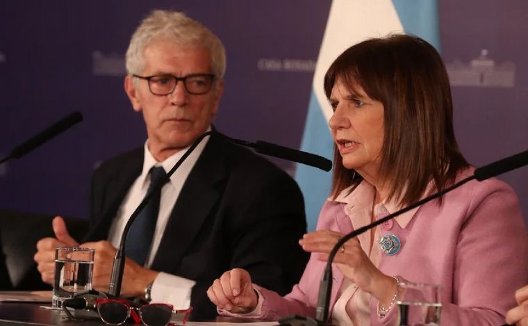 Los ministros Mariano Cúneo Libarona y Patricia Bullrich. (Foto: NA)