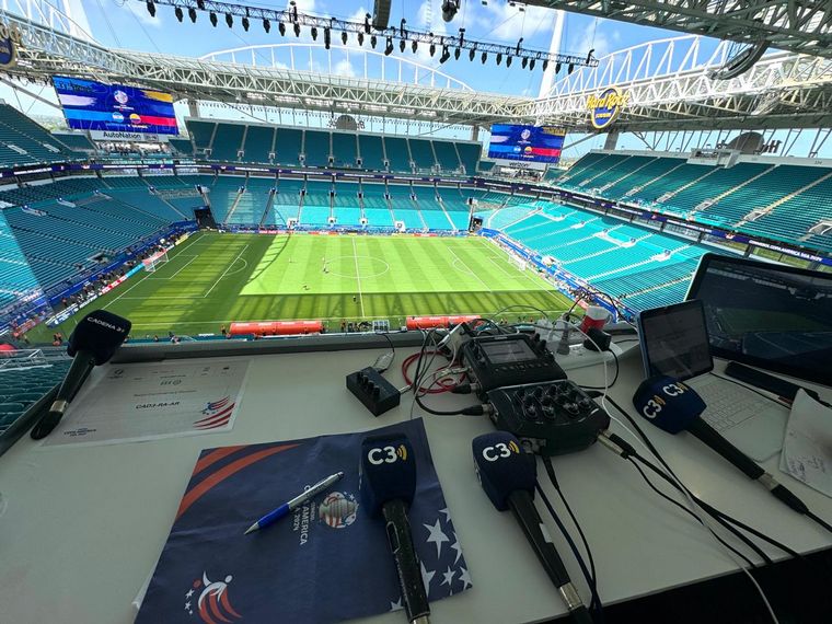 Cadena 3, en el estadio de la final.