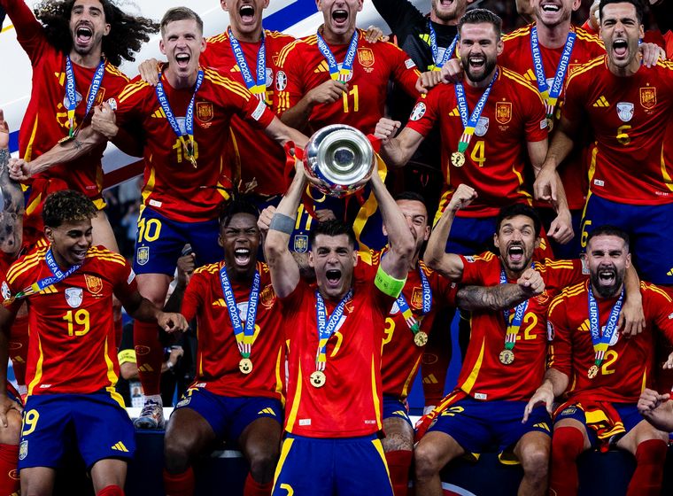 España alzó la Eurocopa (Foto: @SEFutbol)